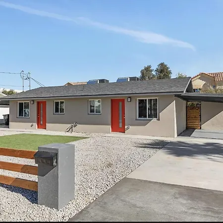 Modern Townhouse In Tempe Near Arizona State University With Fast Wi-Fi & Free Parking For Cozy Stay